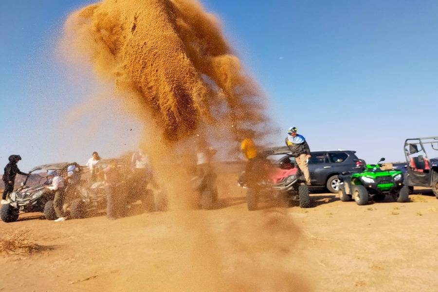 在 Desert Agafay 乘坐越野车