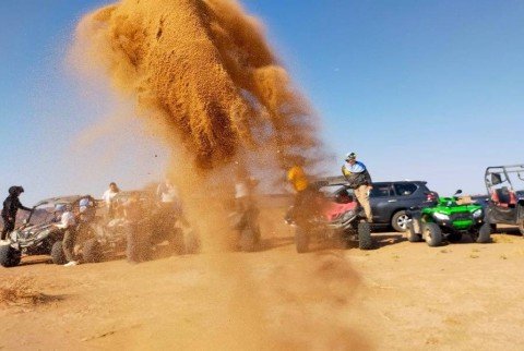 在 Desert Agafay 乘坐越野车