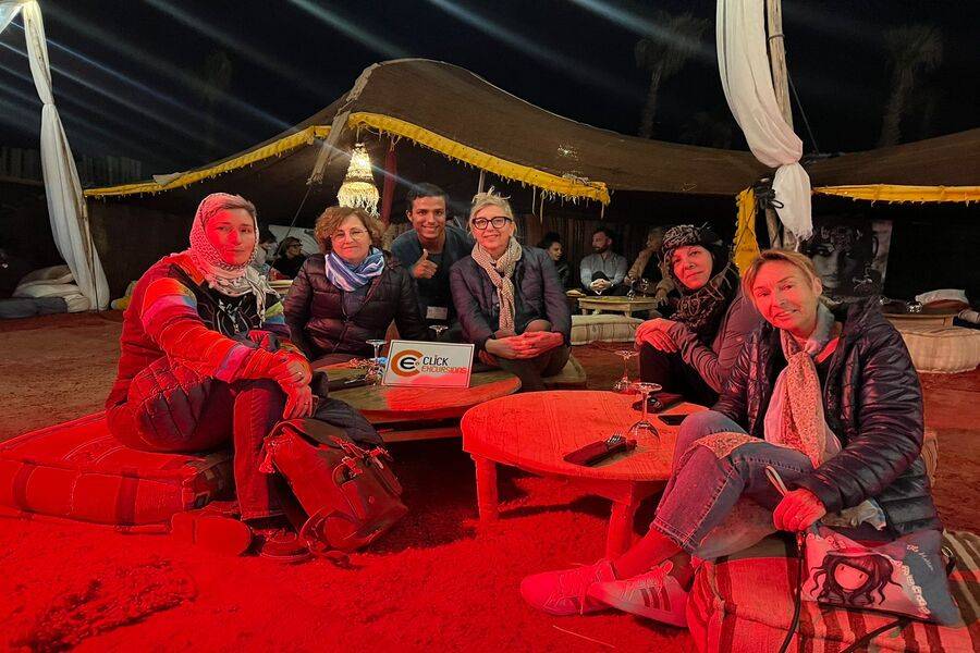 Agafay 沙漠之旅中的四轮摩托车和现场表演和晚餐