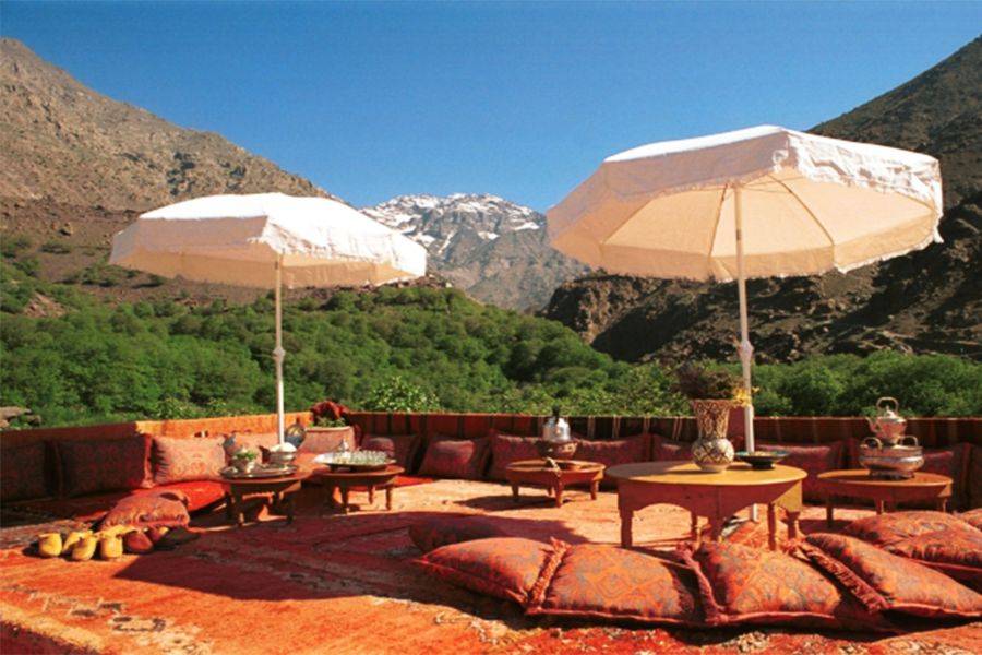 在Kasbah Toubkal享用美味的午餐游览Asni和Imlil