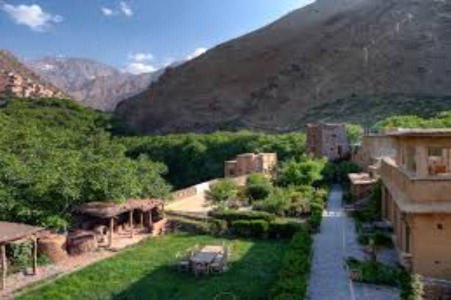 在Kasbah Toubkal享用美味的午餐游览Asni和Imlil
