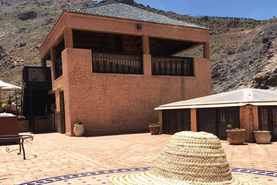 在Kasbah Toubkal享用美味的午餐游览Asni和Imlil