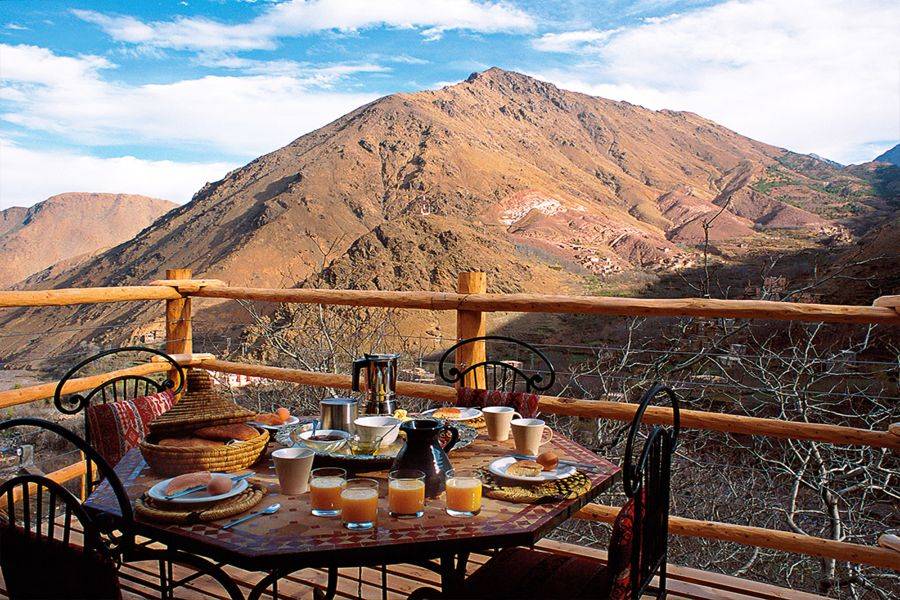 在Kasbah Toubkal享用美味的午餐游览Asni和Imlil