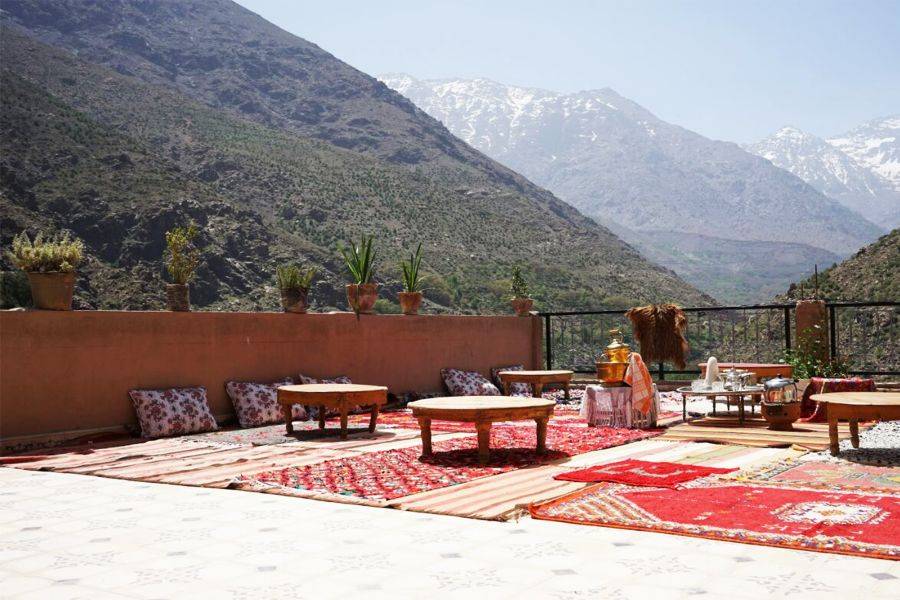 在Kasbah Toubkal享用美味的午餐游览Asni和Imlil