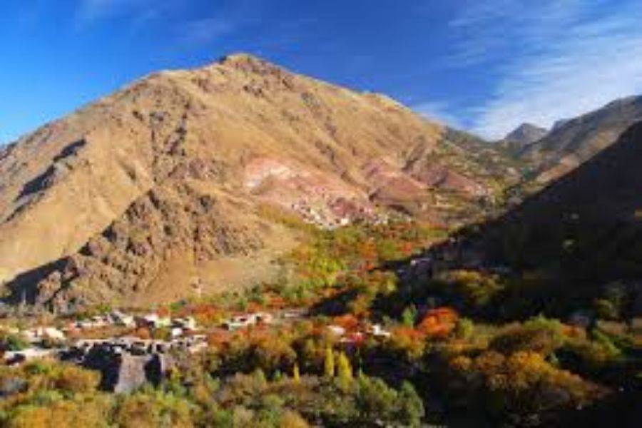 在Kasbah Toubkal享用美味的午餐游览Asni和Imlil