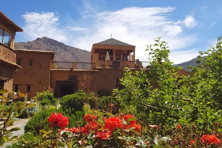 在Kasbah Toubkal享用美味的午餐游览Asni和Imlil