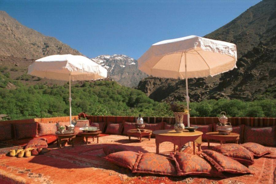 在Kasbah Toubkal享用美味的午餐游览Asni和Imlil