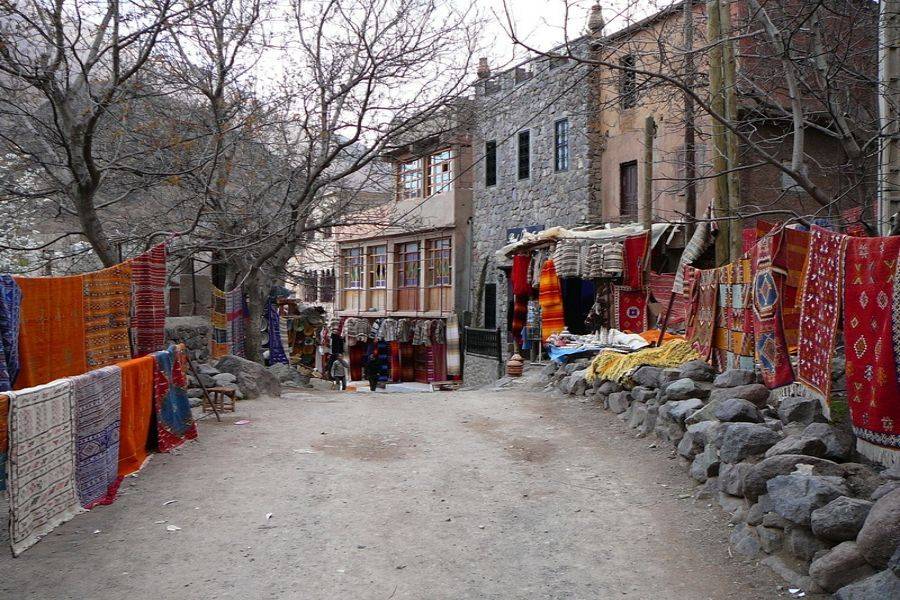 在Kasbah Toubkal享用美味的午餐游览Asni和Imlil