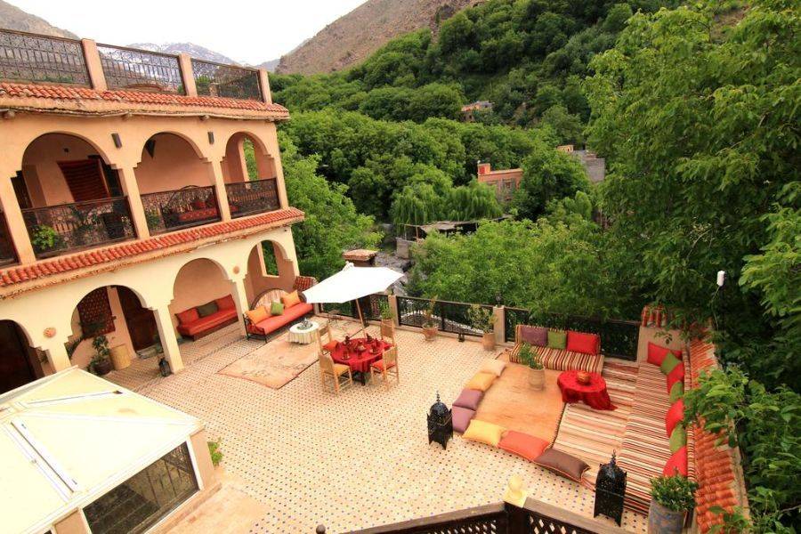 在Kasbah Toubkal享用美味的午餐游览Asni和Imlil