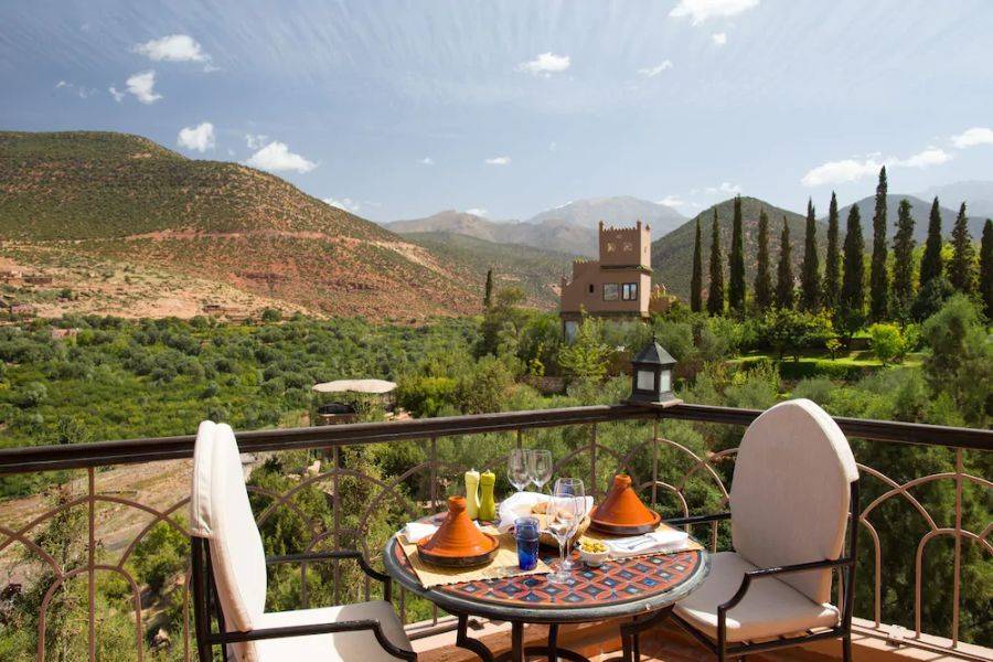 在Kasbah Toubkal享用美味的午餐游览Asni和Imlil