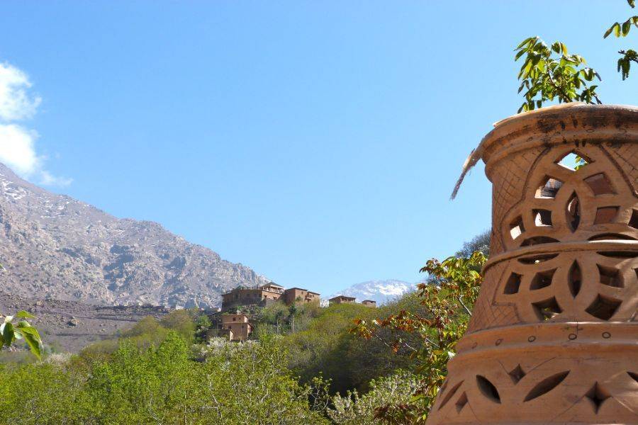 在Kasbah Toubkal享用美味的午餐游览Asni和Imlil