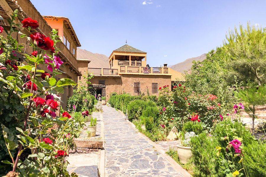 在Kasbah Toubkal享用美味的午餐游览Asni和Imlil