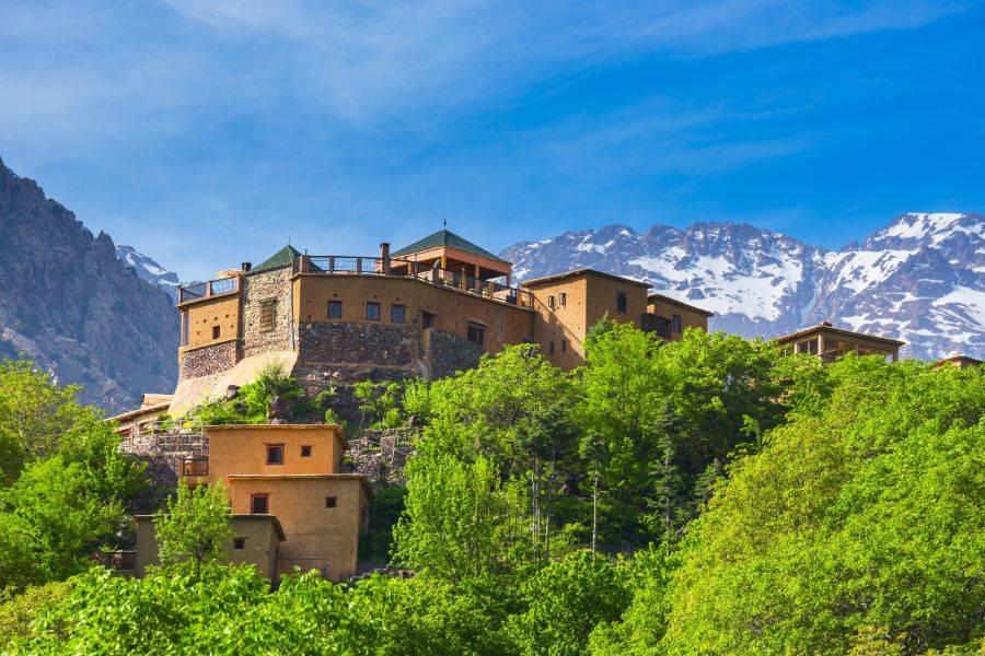 在Kasbah Toubkal享用美味的午餐游览Asni和Imlil