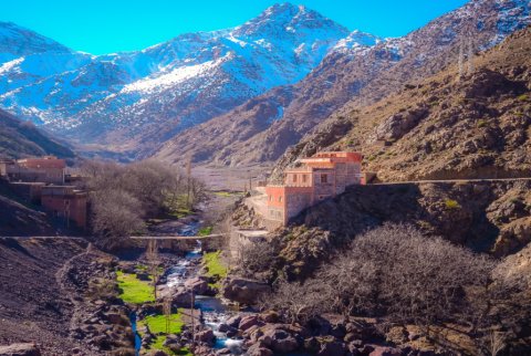 阿特拉斯山脉和 Agafay 沙漠之旅，含午餐和骑骆驼
